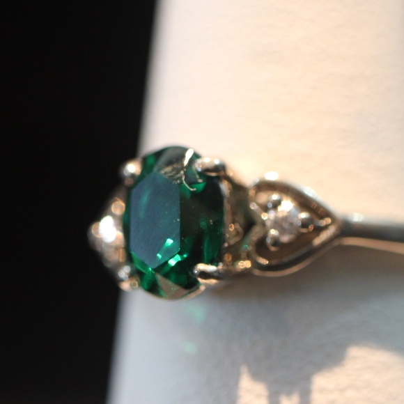 Sterling Silver Ring 925 Green Oval Stone Diamond - Picture 2 of 8